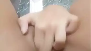 Indian nude girl fucks her wet pussy with a sketch pen
