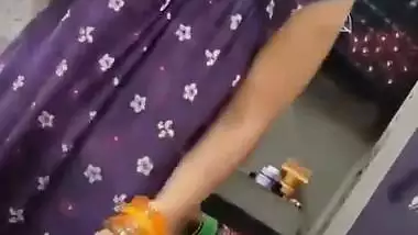 Desi mom dress change boobs show to horny son