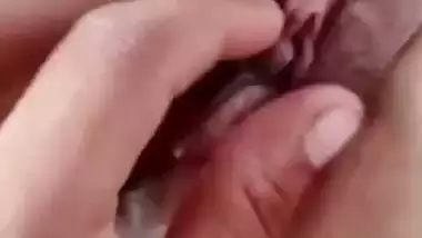 Desi lady in car shows naked body in viral outdoor sex