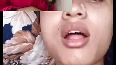 Sexy desi office girl showing boobs on video call