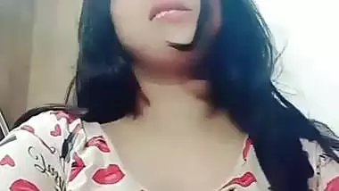 Big boob girl shows her boobs on a video call sex