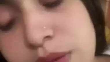 Khubsurat ladki ki pussy showing to boyfriend viral MMS