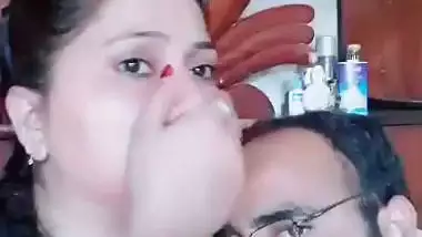 Paki bhabhi boob sucking by lover sex affair viral MMS