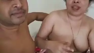 Bengali IT bhabhi sex affair with office teammate