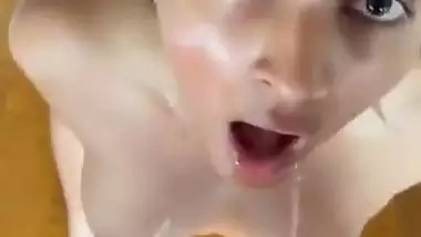 Man gets a Tamil blowjob from a Chennai girl and pees on her