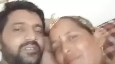 Mature aunty hugging topless big boobs viral show