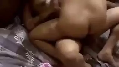Three women share a one man’s dick in the desi sex video