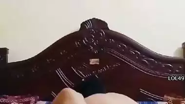 Desi wife pussy licking by husband friend xxx clip