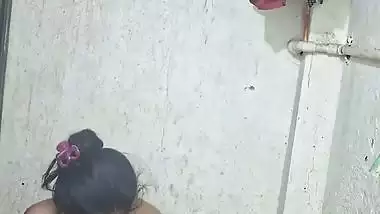 Mature desi aunty bathing video viral MMS shared online