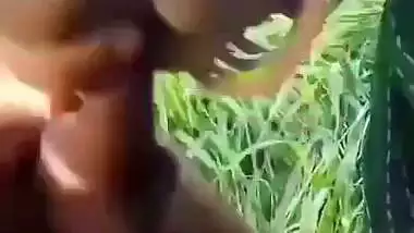 Farmer fucks a lady laborer on the farm to enjoy outdoor sex