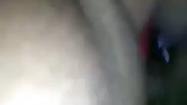 Desi nude lady uses toothpaste to lube her pussy