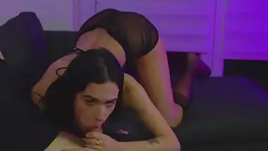 Изменил девушке с ее лучшей подругой. отсосала член парню подруги пока она ходила в магазин.