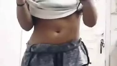 Desi babe hot move on na na na